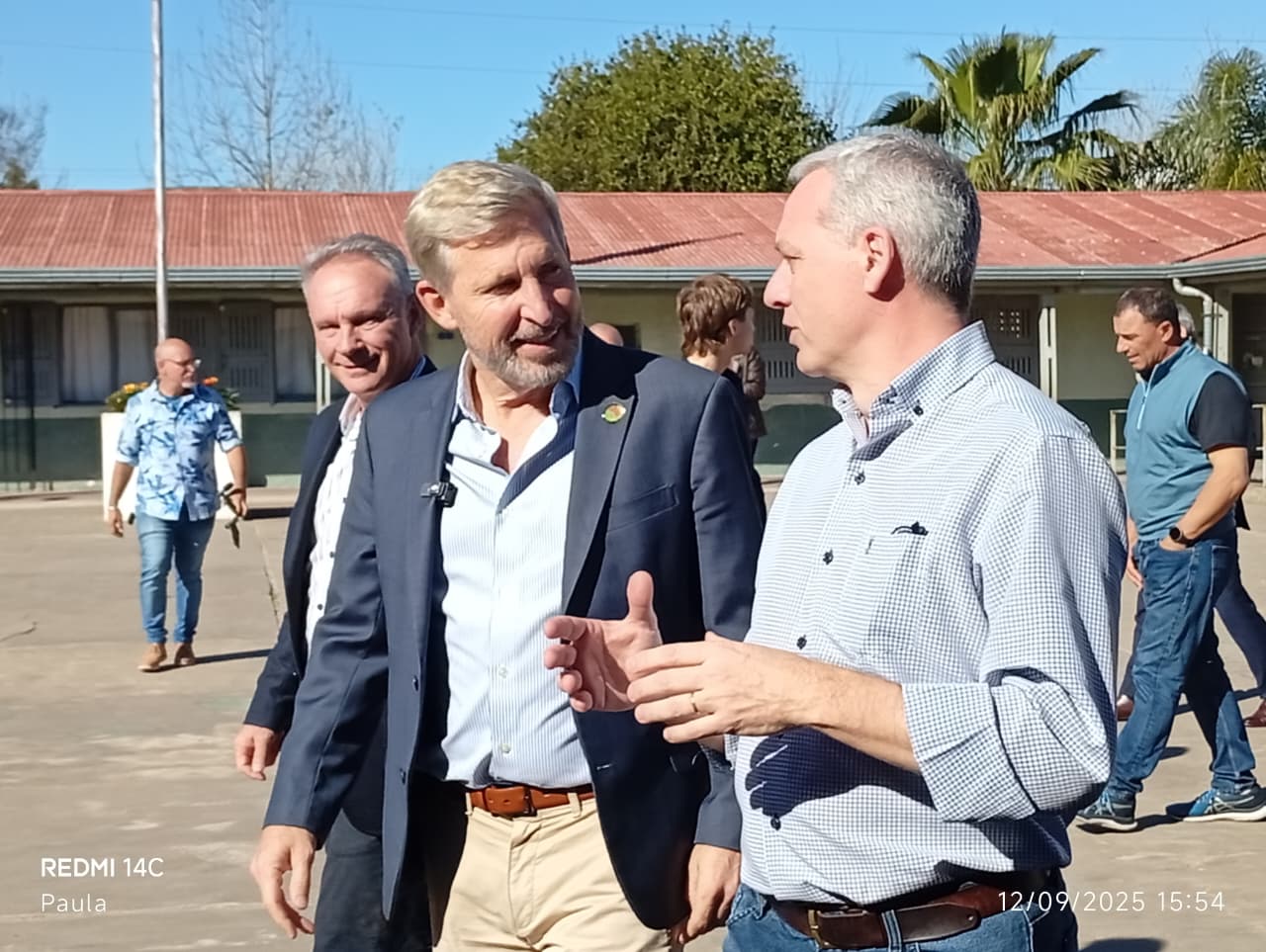 El Gobernador recorrió la Escuela Peyret refaccionada por CAFESG en San José, Colón