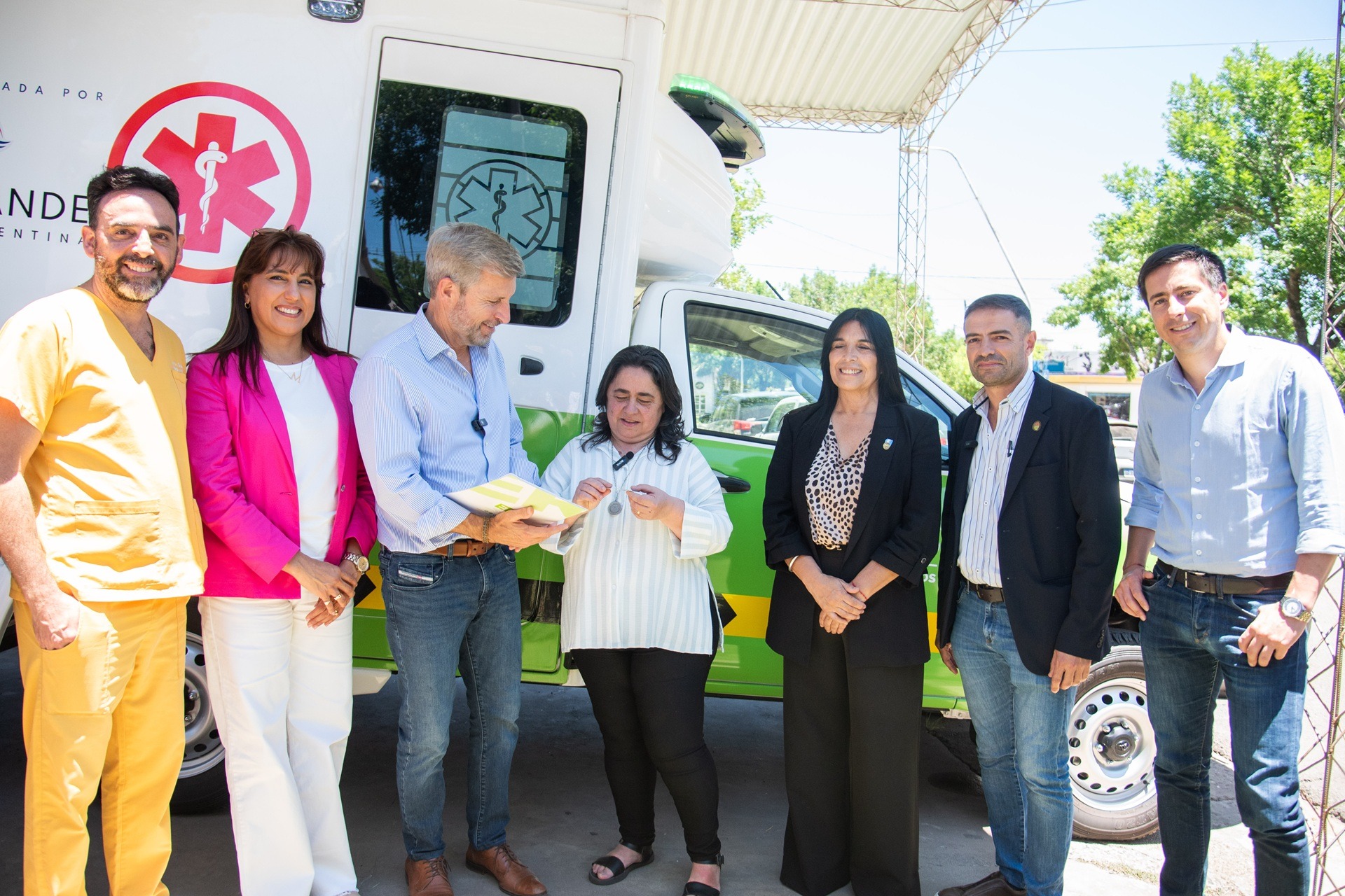 El gobernador entregó una ambulancia y anunció obras para el hospital de Feliciano